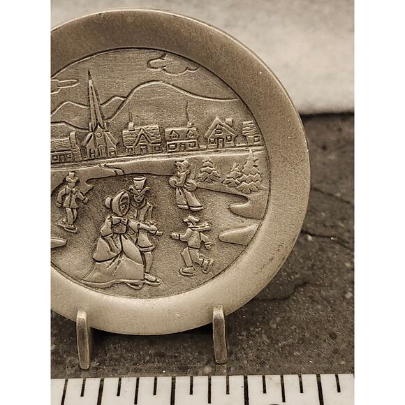 Spoontiques Pewter Collector Plate Miniature with Stand #795 1982 Vintage - Picture 3 of 7